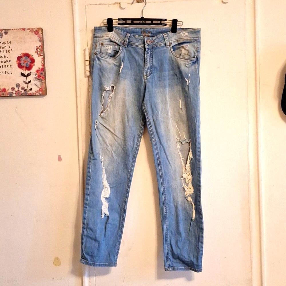 mid rise distressed JEANS SIZE 8